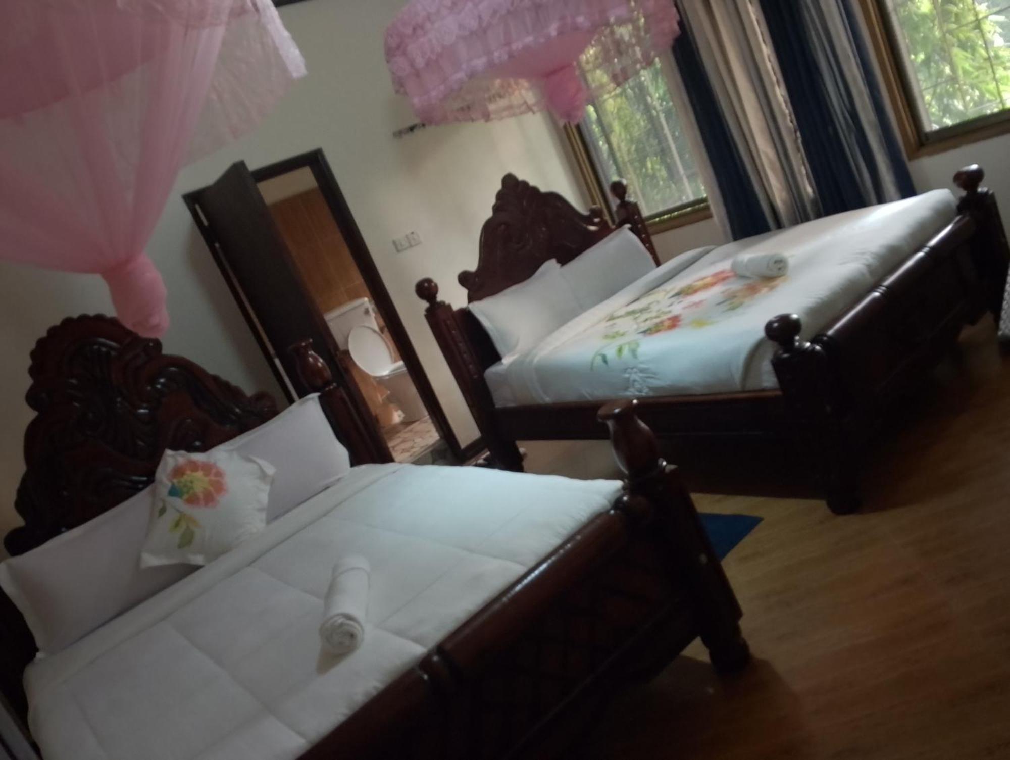 Discovery Courts Hotel เอนเทบเบ้ ภายนอก รูปภาพ